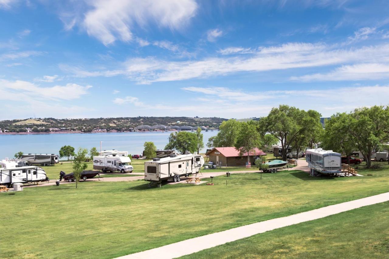 Arrowwood Resort At Cedar Shore Oacoma Buitenkant foto